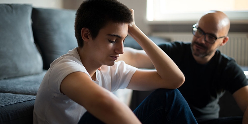  Pai solteiro desabafa e pede ajuda online após filho se assumir gay: “Quero ser o apoio que ele merece”