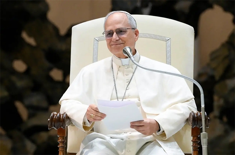  Em aceno à ala conservadora, Papa Leão XIV diz que casamento entre homem e mulher é base da família