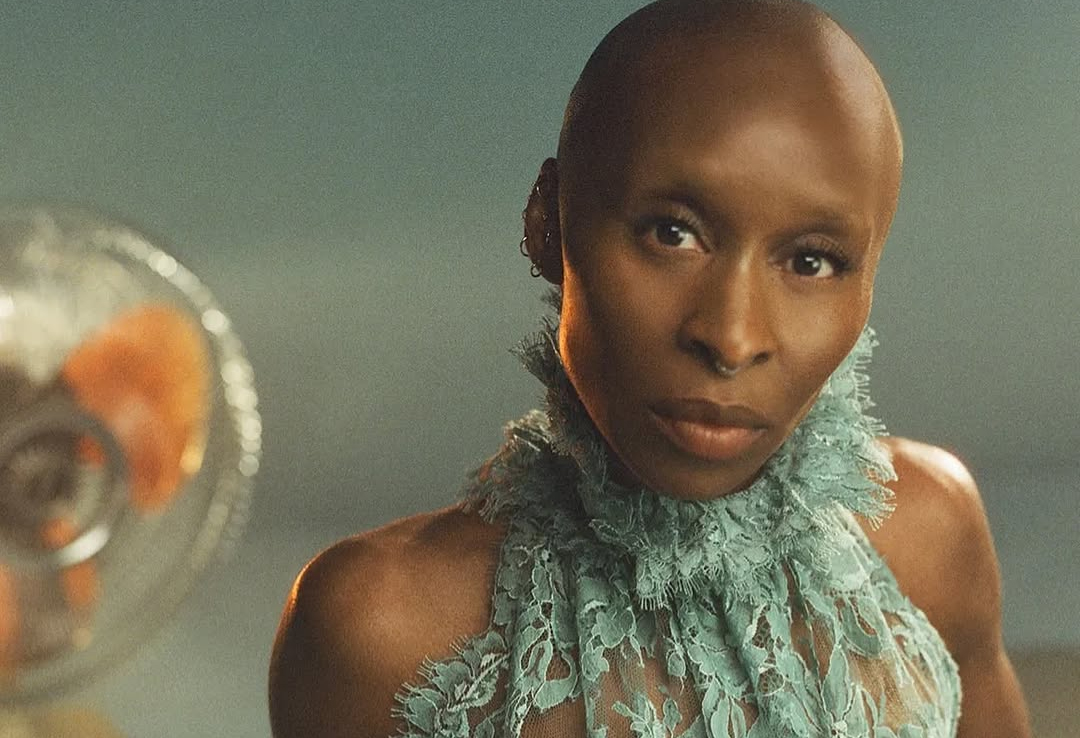 Cynthia Erivo rebate críticas por viver Jesus Cristo em musical: “É o lugar mais gay do mundo”