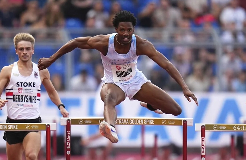  Atleta deixa pênis escapar do short durante prova dos 400m com barreiras; confira 18+