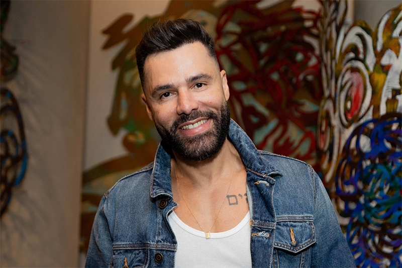  Rodrigo Sant’anna relembra exposição da sexualidade: “A imprensa que me tirou do armário”