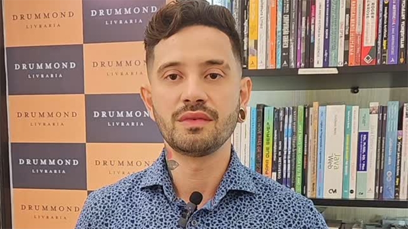  Com prints e nomes, ex-seminarista expõe padres após ameaças por livro polêmico: “Máfia da batina”