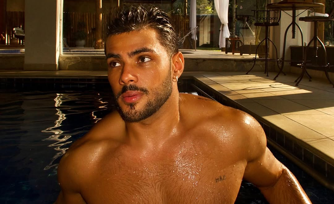 Gabriel Fuentes celebra retorno à Globo e encerra fase no OnlyFans: “Não me arrependo do conteúdo adulto”