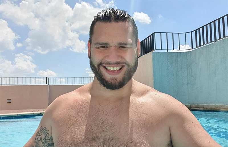  Ex-editor da TV Câmara é demitido após “excesso” de fotos de cueca nas redes; ele acusa homofobia