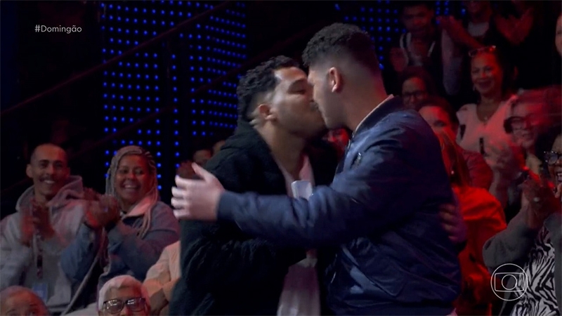  Amor homoafetivo em horário nobre: casal gay protagoniza pedido de casamento no Domingão com Huck