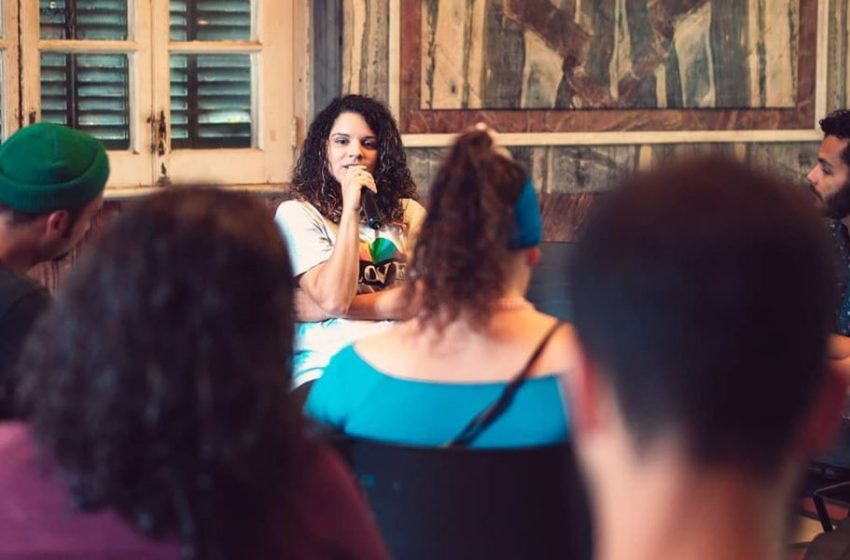  Mulheres lésbicas celebram orgulho com arte e empoderamento em encontro no Rio de Janeiro