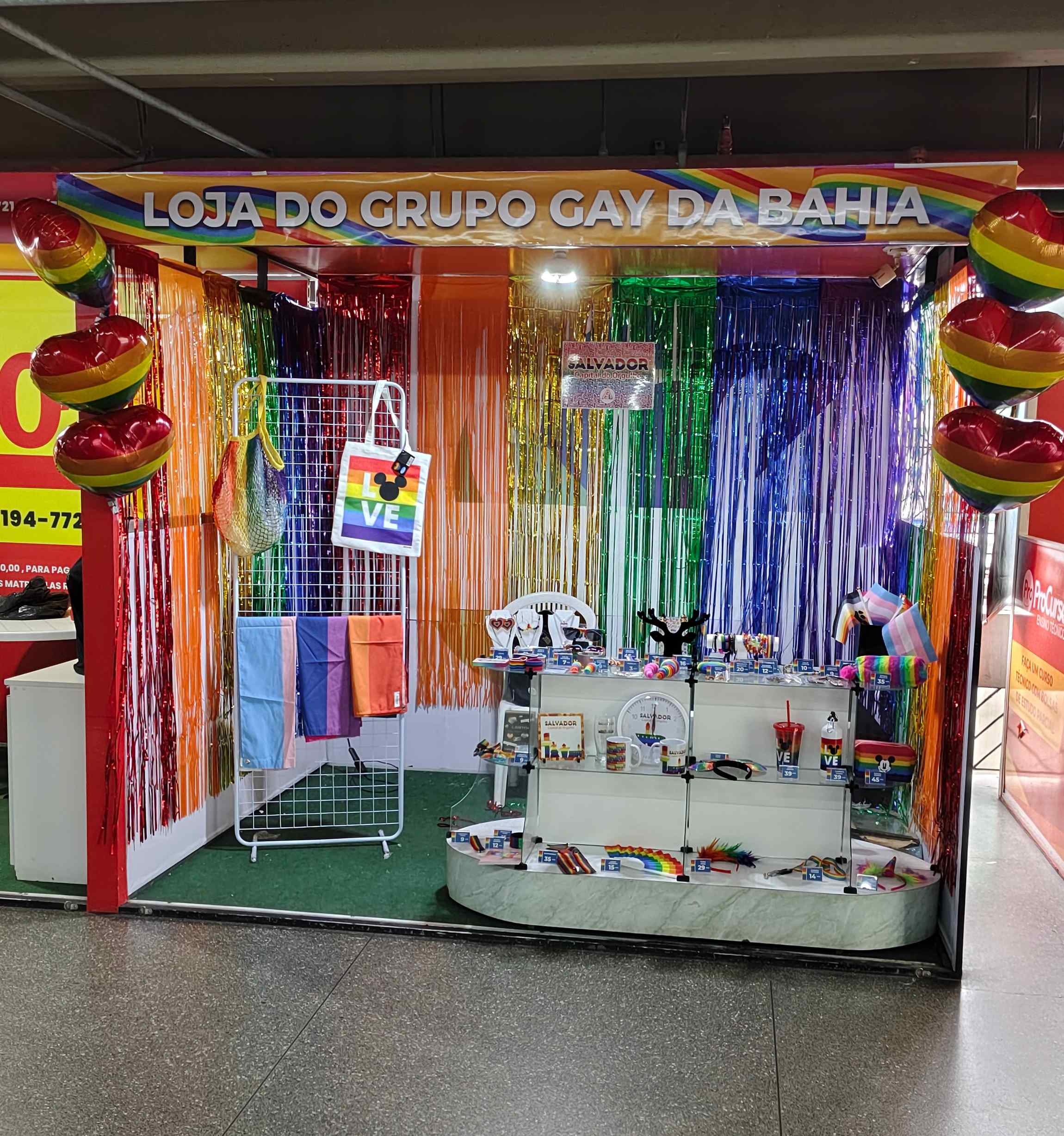 Grupo Gay da Bahia inaugura loja social em estação do metrô mais movimentada de Salvador