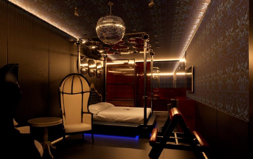 Entre fetiche e glamour: novas suítes do Hotel Chilli prometem experiências sensoriais únicas em SP