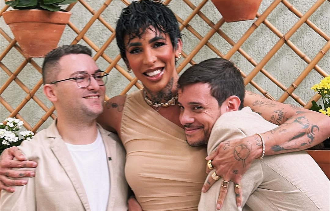 Pepita celebra casamento de fãs que se conheceram em seu show e vira madrinha da união