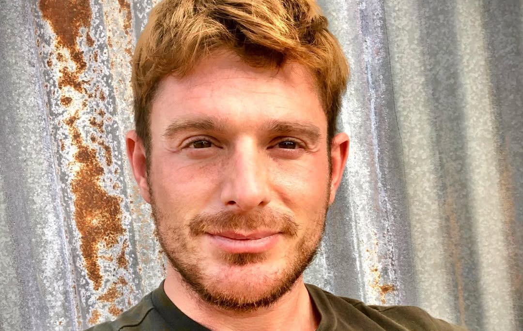 Após anos longe das redes, ex-ator pornô gay Brent Corrigan revela que ficou em coma e teve que reaprender a andar