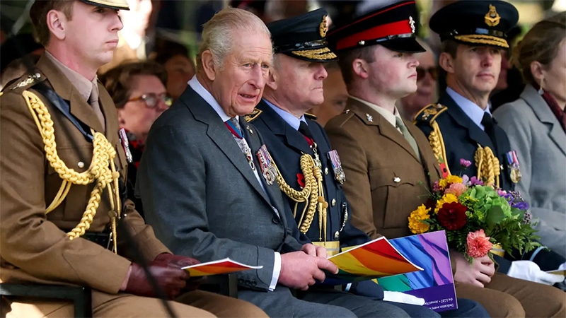  Rei Charles III inaugura memorial LGBT+ em seu primeiro evento público dedicado à comunidade