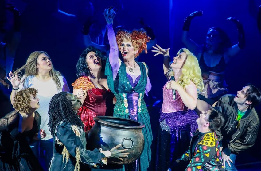  As irmãs Sanderson performam Lady Gaga e entregam o Halloween que você não sabia que precisava ver