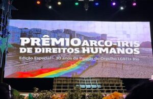 RJ: Pheeno é condecorado com Prêmio Arco-Íris 2025 em noite histórica no Teatro João Caetano