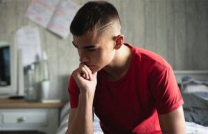 OMS alerta: solidão já afeta 1 em cada 6 pessoas no mundo e eleva risco de morte de LGBTs