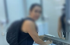 Cliente de academia que ofendeu mulher trans em banheiro é indiciada por transfobia