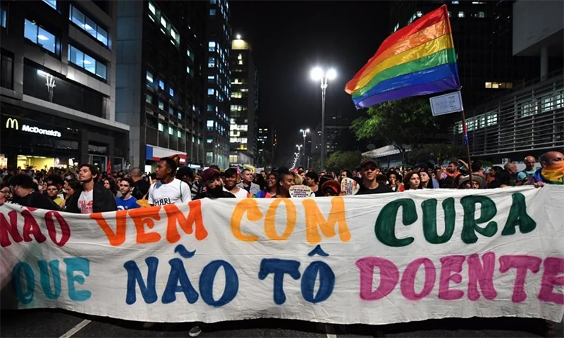  Aprovado no DF: práticas de “cura gay” agora podem gerar multas rígidas e perda de cargo público