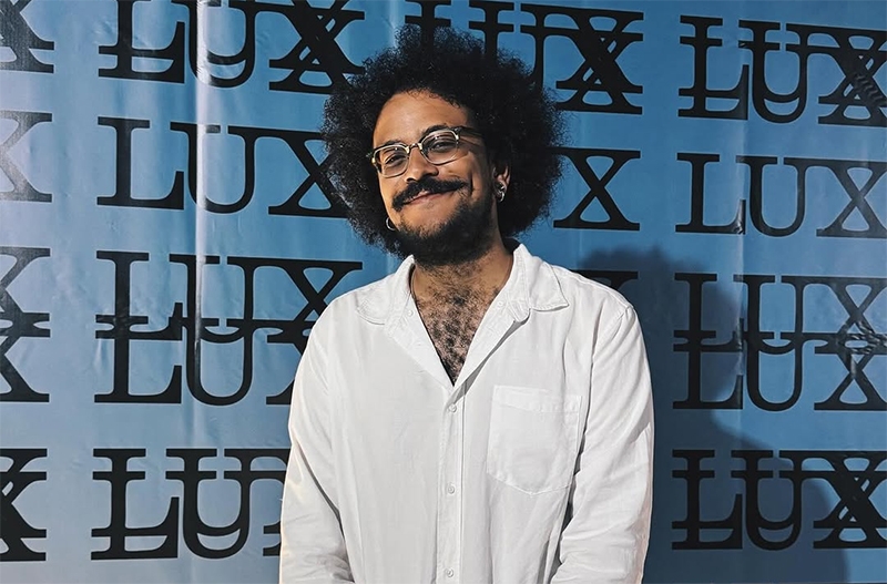  Ex-BBB João Luiz sofre racismo após criticar exposição de crianças vulneráveis como conteúdo nas redes