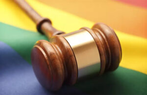 Homofobia e cusparada: ataque a gerente de pizzaria resulta em condenação da agressora