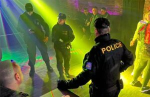 Mais de 100 pessoas são detidas após operação policial em boate LGBTQ+: “Um verdadeiro pesadelo”