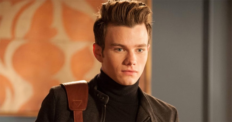  Chris Colfer revela ameaças de morte e trauma ao viver personagem gay em Glee