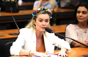 Deputada do PL aciona MPF contra cotas trans na Universidade Federal de Santa Catarina