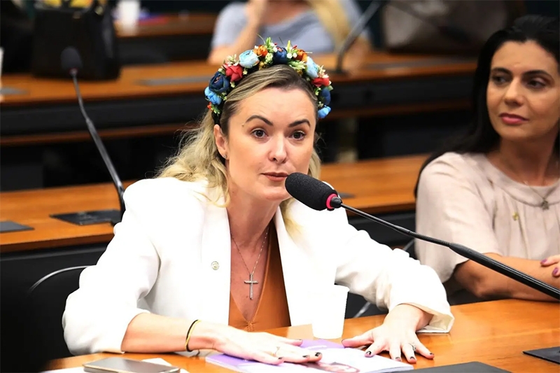  Deputada do PL aciona MPF contra cotas trans na Universidade Federal de Santa Catarina