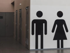 Estudo da USP liga transfobia em banheiros públicos a distúrbios urinários em pessoas trans