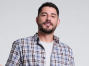 Evaristo Costa confronta internauta homofóbica que pediu para ele não “sair do armário”: “Não é da sua conta”