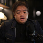 Influenciador conservador diz que fones de ouvido “estão deixando homens gays” e vira piada na web