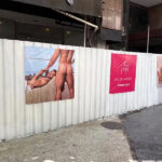 Futuro hotel LGBTQIA+ em Ipanema chama atenção com cartazes ousados nos tapumes