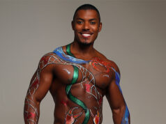 Com pintura corporal ousada, destaque da Grande Rio entra no clima do Carnaval exaltando o Manguebeat