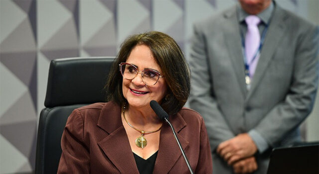 Após Erika Hilton assumir Comissão dos Direitos da Mulher, Damares afirma que espaço deve ser de quem “nasceu mulher”