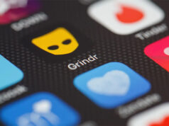 Governo francês fecha acordo inédito com Tinder, Grindr e outros aplicativos para combater onda de “emboscadas homofóbicas”