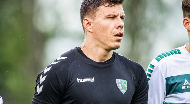 Afastado dos gramados, ex-goleiro Wagner Menegalli vira assunto nas redes após perfil adulto gay vir à tona