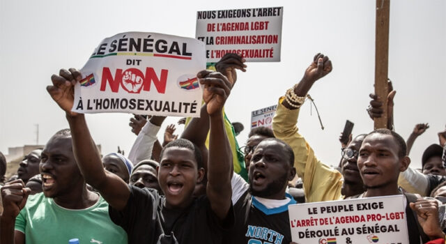 Senegal aprova lei que pune relações gays com até 10 anos de prisão: “Os homossexuais não respirarão mais”
