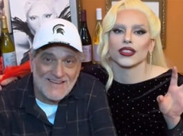 Penelopy Jean leva performance de Lady Gaga ao restaurante do pai da cantora e vive encontro inesperado com ele