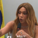 Erika Hilton desliga microfone de deputada bolsonarista em meio a confusão já na estreia na Comissão da Mulher