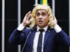 Justiça do DF anula condenação de Nikolas Ferreira por transfobia em discurso com peruca na Câmara
