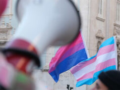 Portugal aprova três projetos que ameaçam direitos de pessoas trans e acende alerta dentro e fora do país