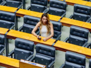 Sob ataques transfóbicos, Erika Hilton avança com 26 propostas em defesa das mulheres