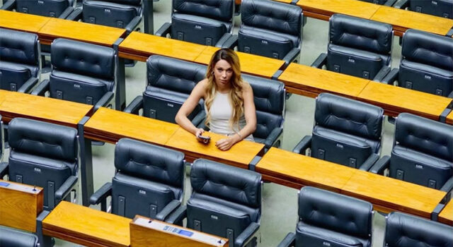 Sob ataques transfóbicos, Erika Hilton avança com 26 propostas em defesa das mulheres