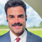 Quem é Túlio Amâncio? Repórter da GloboNews viraliza como “bigodudo gostoso” após estreia ao vivo