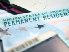 Nova regra de imigração dos EUA pode revogar vistos de pessoas trans por “falsidade ideológica”