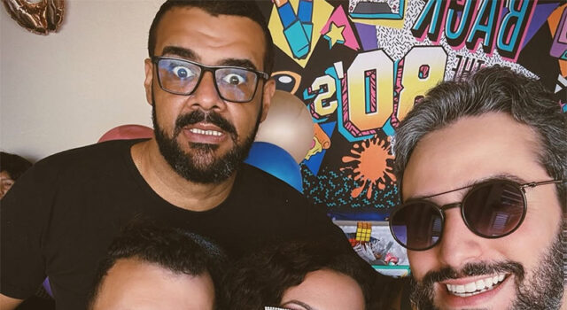 RJ: Banda Ramona Rox puxa line-up de luau LGBTQIA+ ao pôr do sol em Cabo Frio
