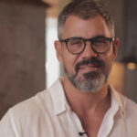 Juliano Cazarré é detonado por atores da Globo após criar evento em defesa dos homens e da “família tradicional”