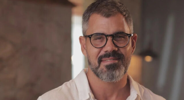 Juliano Cazarré é detonado por atores da Globo após criar evento em defesa dos homens e da “família tradicional”