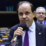 Deputado nega homofobia no Brasil e aponta “bibliafobia” e “igrejofobia” como problema real do país