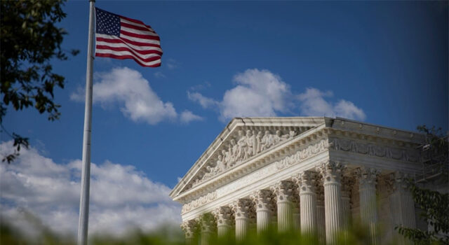 Sob maioria conservadora, Suprema Corte dos EUA libera caminho para “terapias de conversão” contra LGBTs