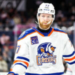 Jogador de hóquei gay diz que colegas são “mais gays do que ele” com brincadeiras no vestiário: “É muito estranho”