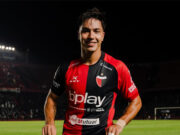 Jogador argentino Ignacio Lago é ovacionado em seu 1º jogo após se declarar gay e marcar o gol da vitória